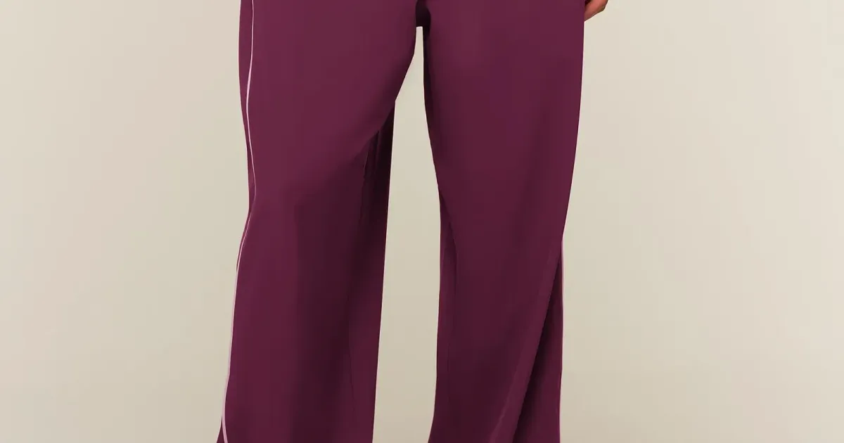 Training apparel product photography from a fitness storefront