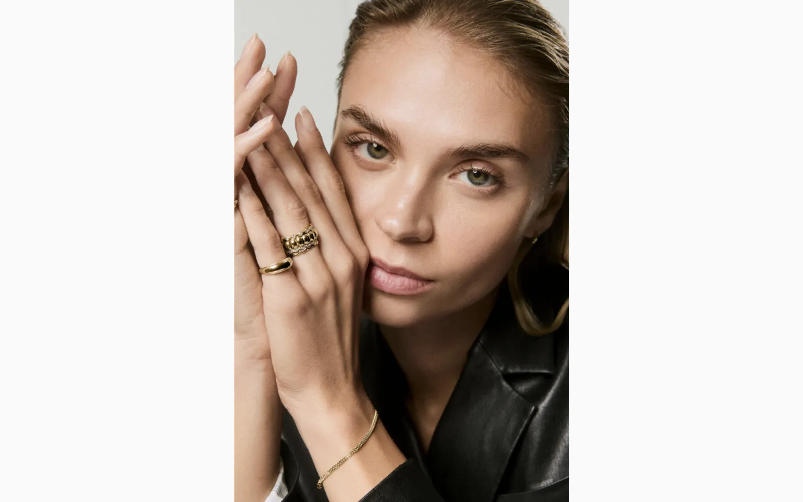Mejuri Jewelry Shopify homepage screenshot
