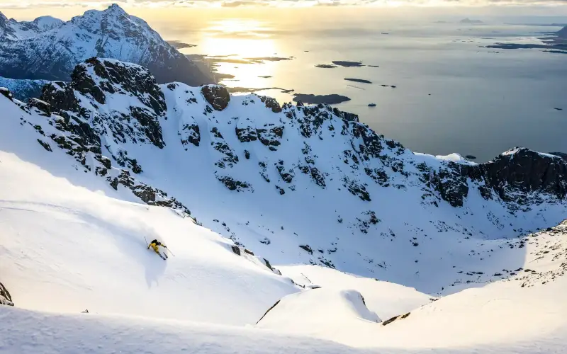 Norrøna Outdoor store cover